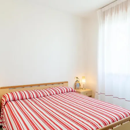 1 Bedroom Lovely In Apartment